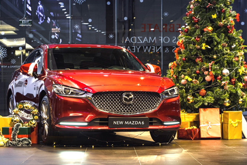 New Mazda6 Hut Khach Dip Cuoi Nam