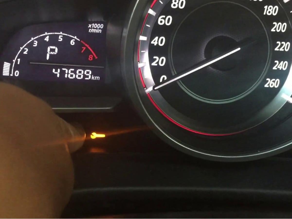 hình-cờ-lê-nổi-xe-Mazda