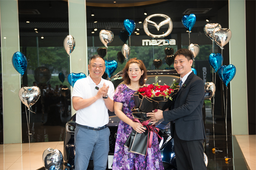 Mazda Le Van Luong Ban Giao Xe Blv Quang Tung