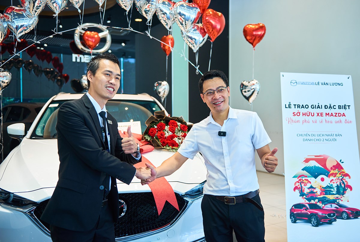 Mazda Lê Văn Lương trao giải thưởng đặc biệt