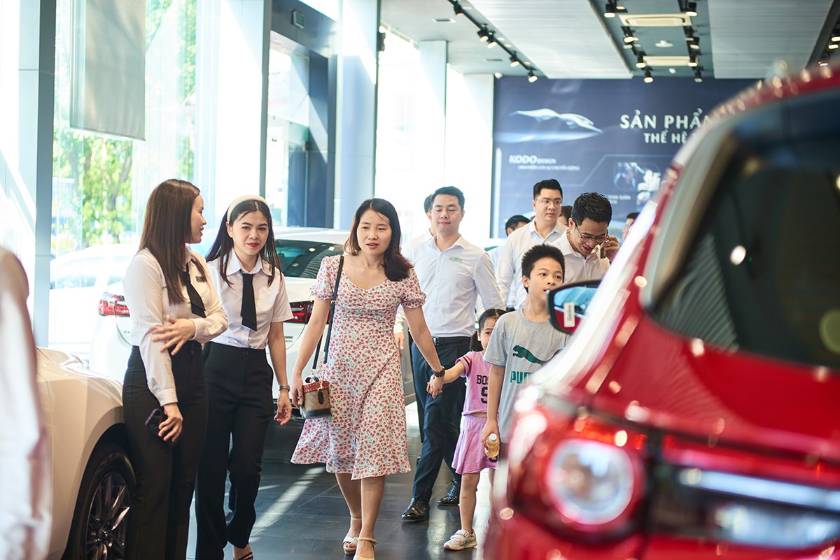 Mazda Lê Văn Lương trao giải thưởng đặc biệt